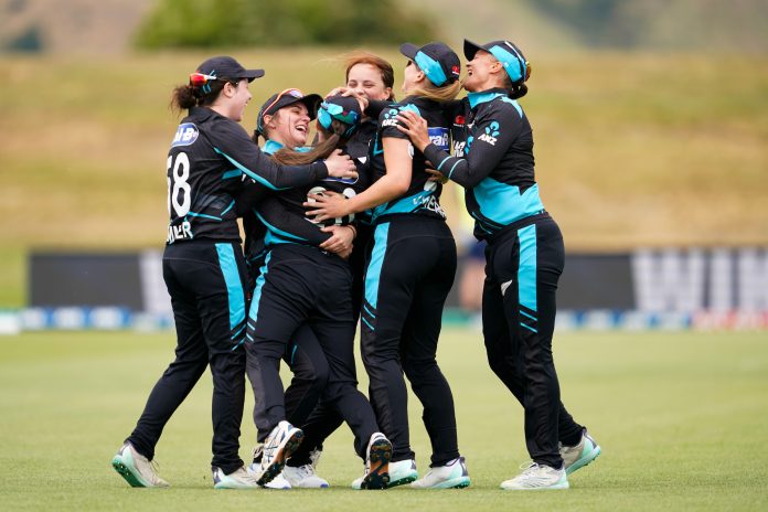 New Zealand Team (Image: PhotosportNZ/WHITE FERNS)