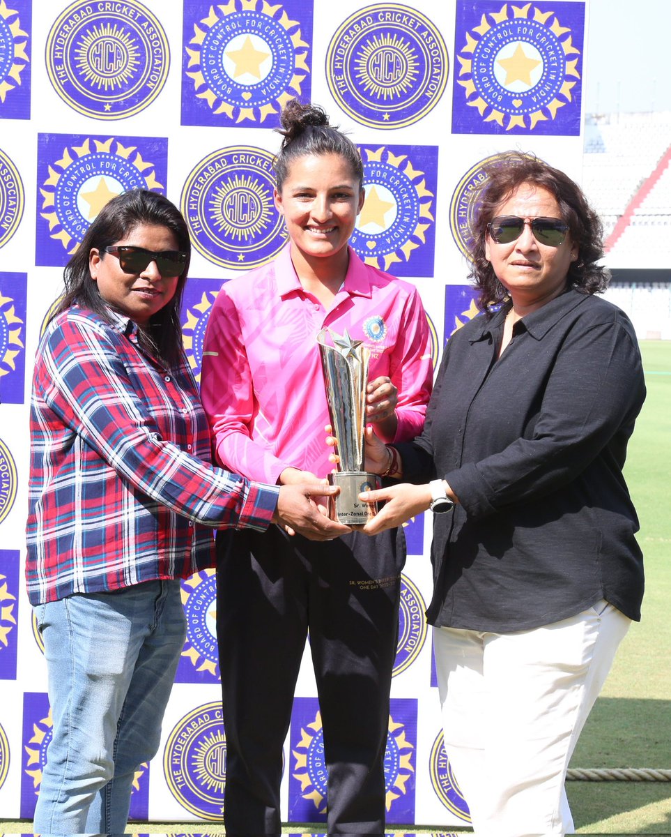 Sushma Verma with the trophy. 